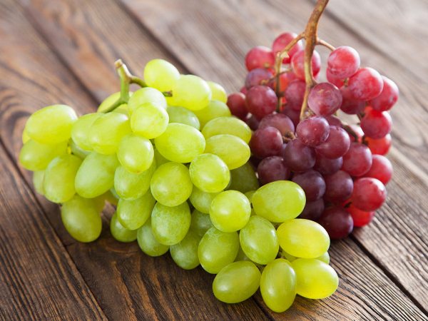 Ngủ mơ thấy quả nho bị sâu hoặc côn trùng tấn công