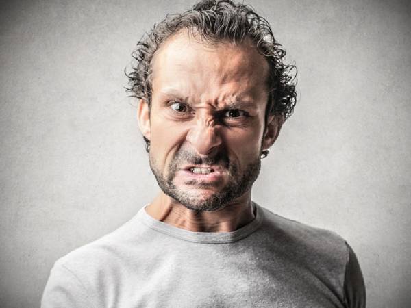 Nằm mơ thấy người điên hên hay xui hé lộ vận hạn gì đây?