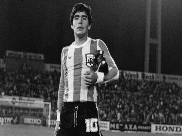 Cầu thủ Argentina Diego Maradona