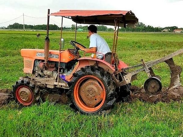 Ý nghĩa giấc mơ thấy máy cày và con số may mắn liên quan