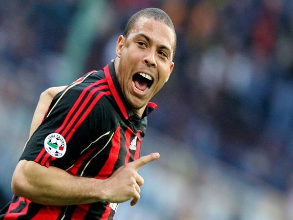 Tìm hiểu những tiền đạo cắm hay nhất mọi thời đại