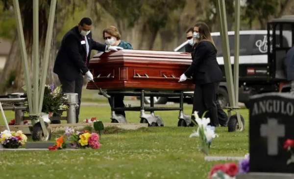 Nằm mơ thấy đám tang người thân là điềm gì, có đáng sợ?