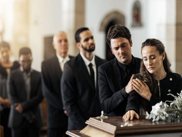 Nằm mơ thấy đám tang người thân là điềm gì, có đáng sợ?