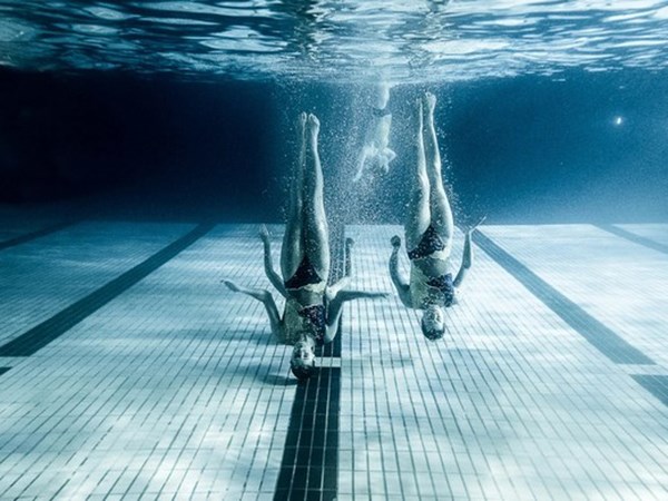 Giải mã chi tiết nằm mơ thấy bơi trong nước là điềm gì?