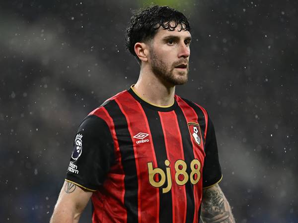 Tin MU: Manchester United tranh giành Marcos Senesi