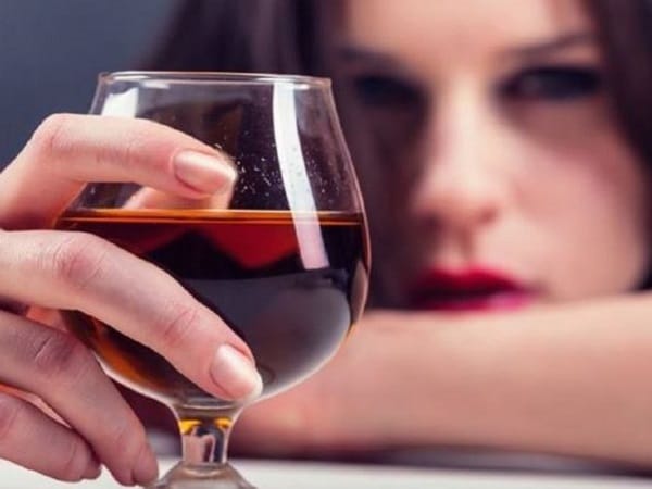 Giải mã nằm mơ thấy uống rượu mang ý nghĩa gì, số gì may